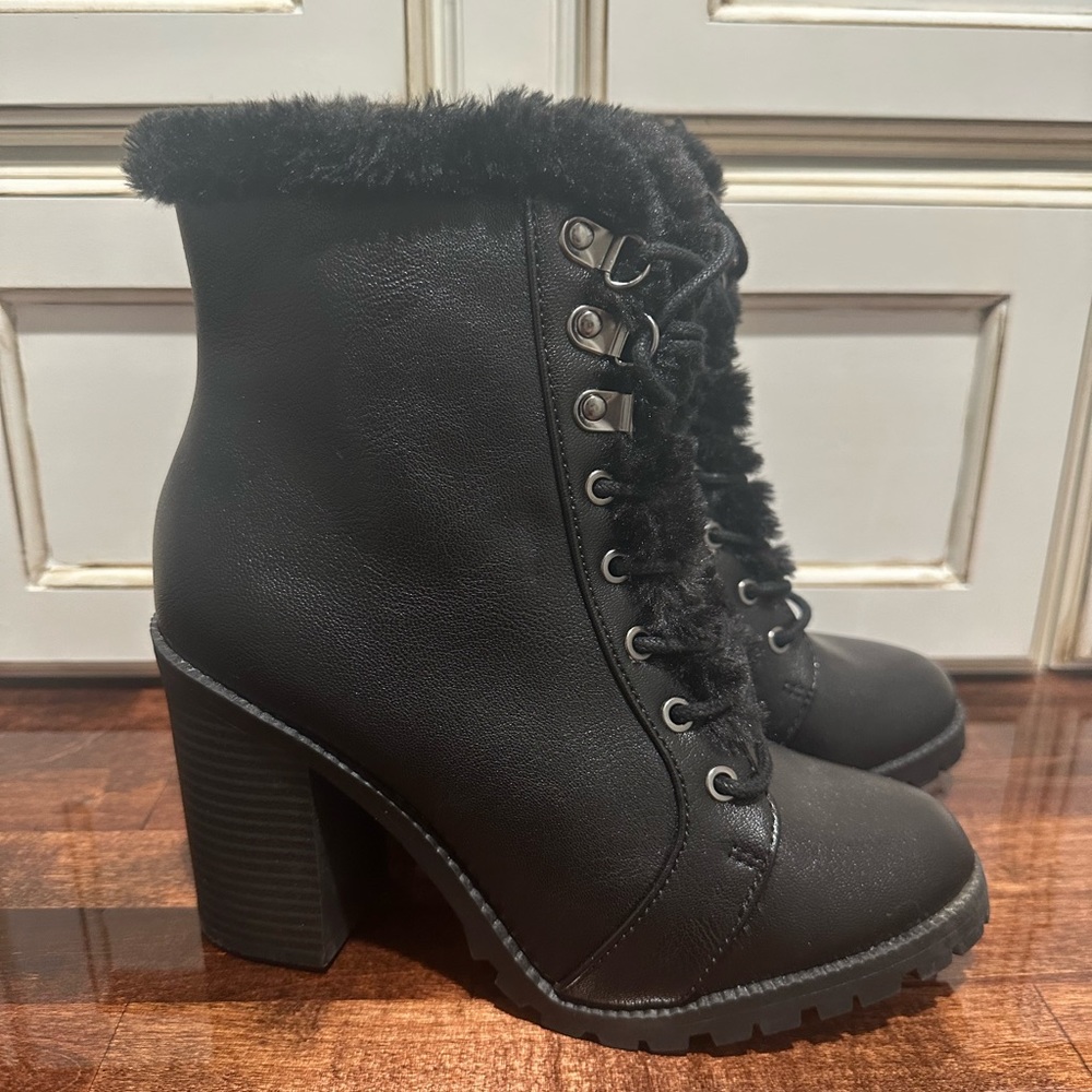 Express Booties Size 7 - Picture 3 of 8